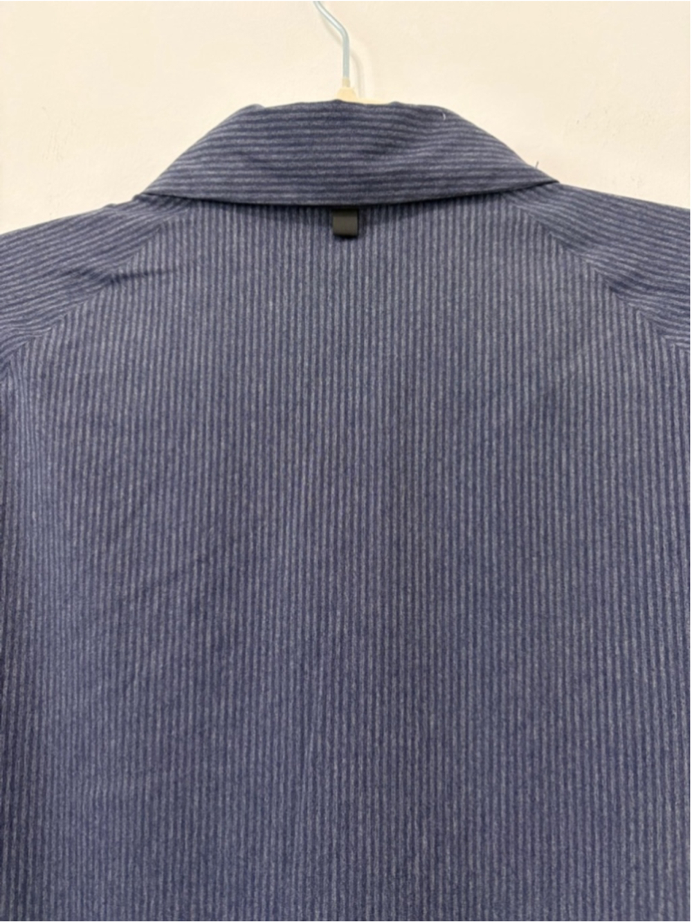 Lululemon Bonded Voyage LS Button Down Shirt Sz L Heathered Deep Navy EUC - Picture 6 of 7